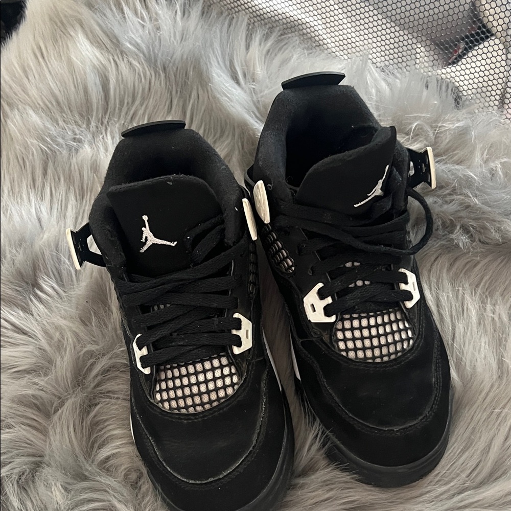EUC Jordan 4 Retro (PS) Black White Kids Sneakers Size 3Y Synthetic Low Top
